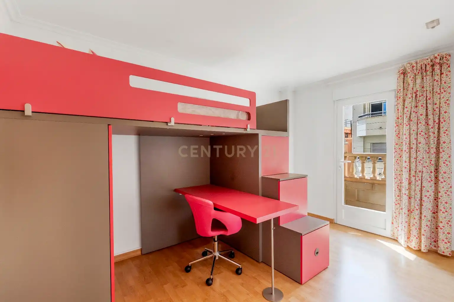Dormitori de Apartament en venda en Torrevieja amb Aire condicionat, TV i Balcó