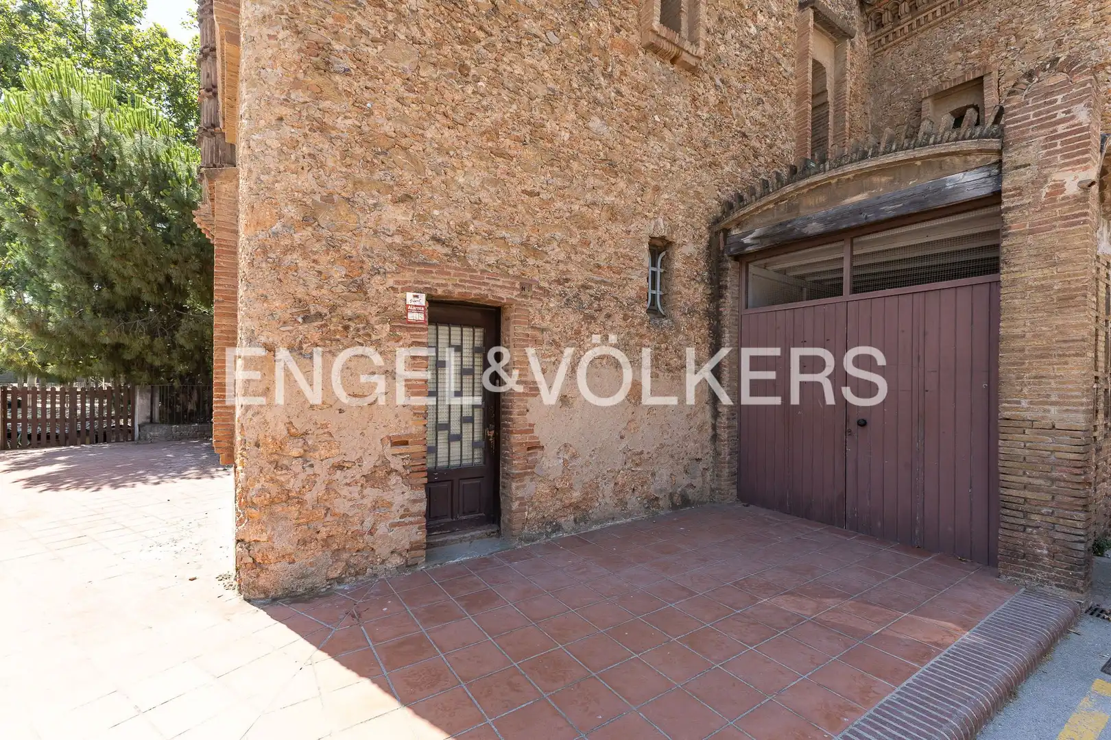 Vista exterior de Casa o xalet en venda en Santa Coloma de Cervelló amb Calefacció, Jardí privat i Terrassa