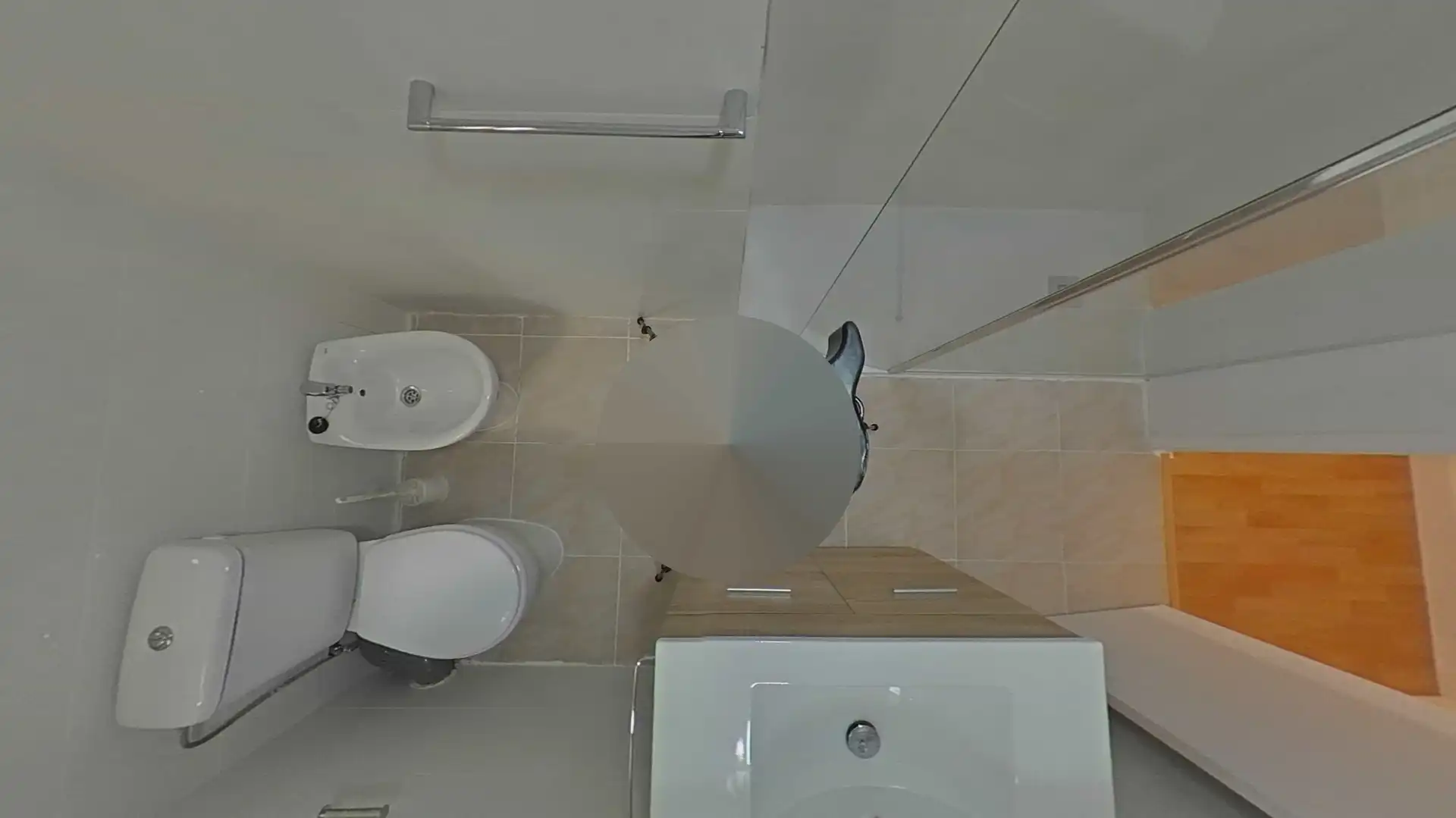 Badezimmer von Wohnung zum Verkauf in Valencia mit Parkett
