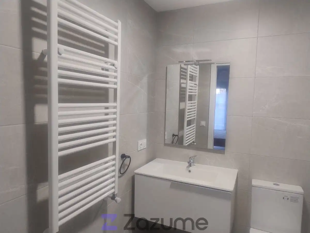 Baño de Piso de alquiler en Cáceres con Aire acondicionado, Calefacción y Parquet