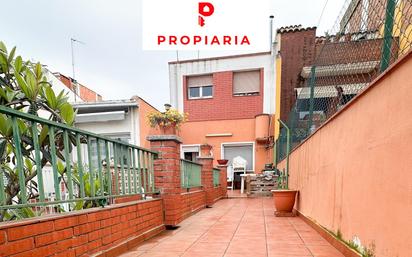 Vista exterior de Casa o xalet en venda en Rubí amb Aire condicionat, Jardí privat i Terrassa