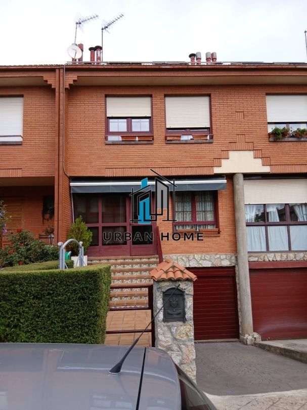Exterior view of Single-family semi-detached for sale in San Andrés del Rabanedo  with Heating and Private garden