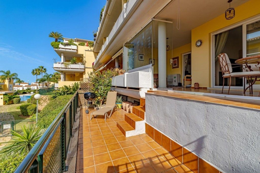 Vista exterior de Planta baixa en venda en Marbella amb Aire condicionat, Terrassa i Internet