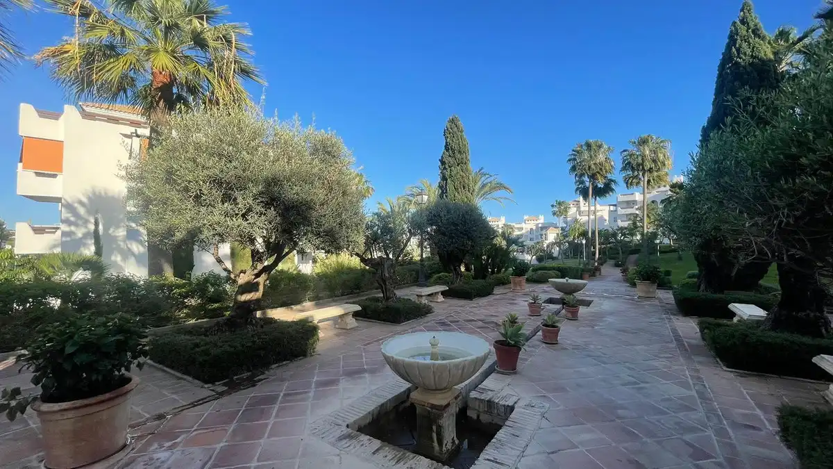 Apartamento con piscina en alquiler en Selwo, imagen 23