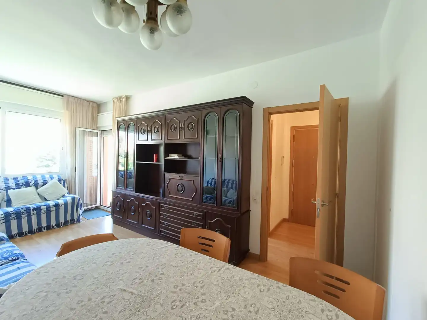 Comedor de Piso en venta en L'Hospitalet de Llobregat con Amueblado y Balcón