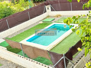 Country house with pool for sale in Via Vega de Riarán