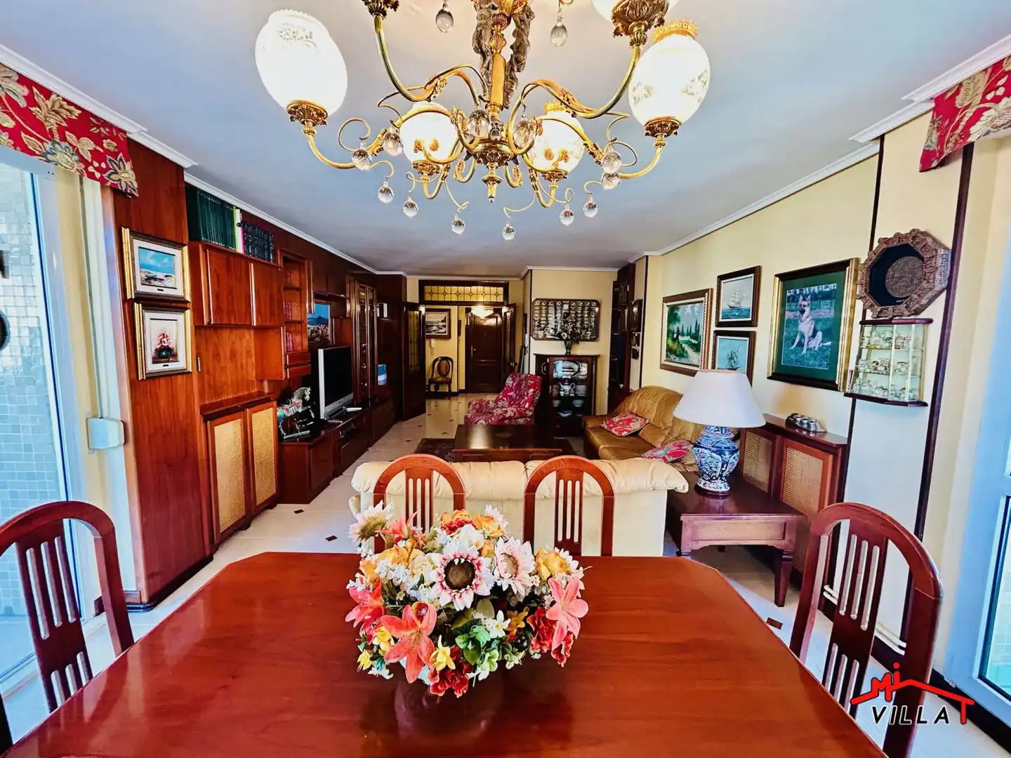 Sala de estar de Piso en venta en Laredo con Calefacción, Terraza y Amueblado