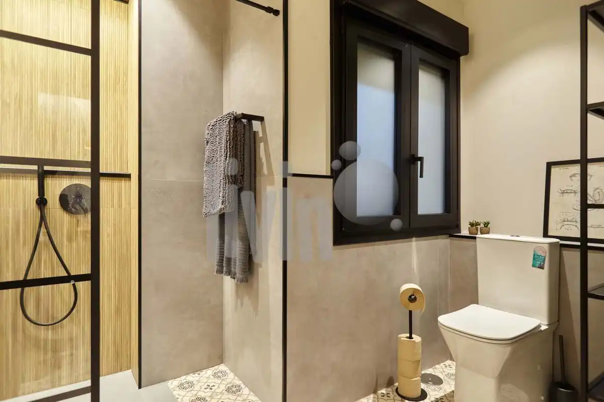 Badezimmer von Wohnung zur Miete in Jaén mit Klimaanlage, Heizung und Möbliert