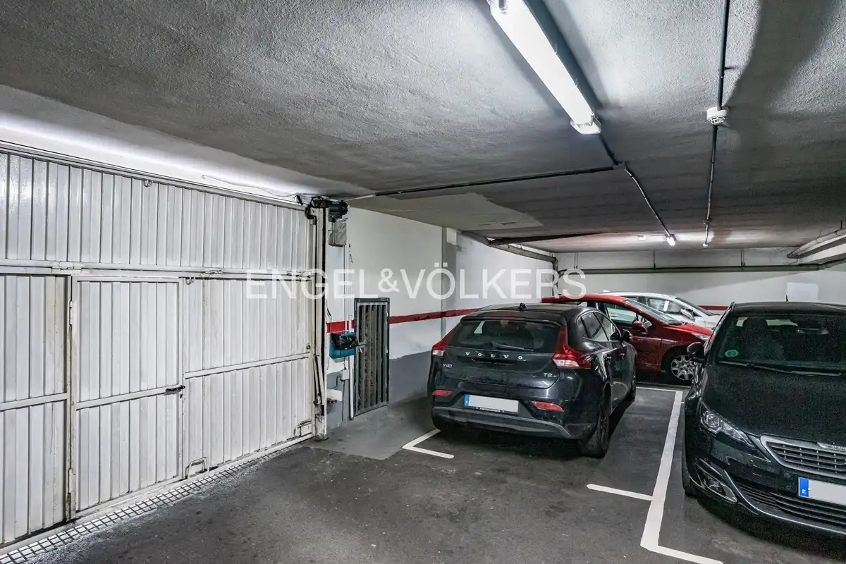 Aparcament de Àtic en venda en Gijón  amb Calefacció, Parquet i Terrassa