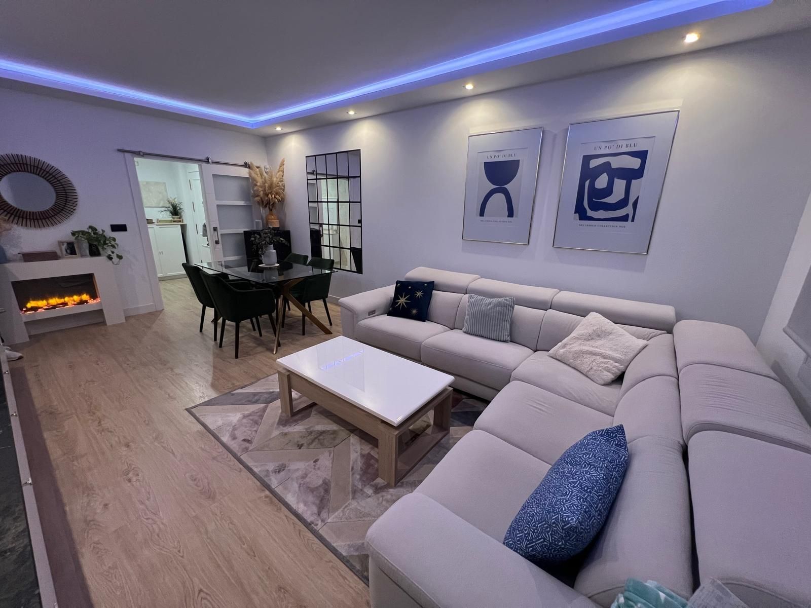 Sala d'estar de Pis en venda en Utrera amb Aire condicionat, Jardí privat i Terrassa