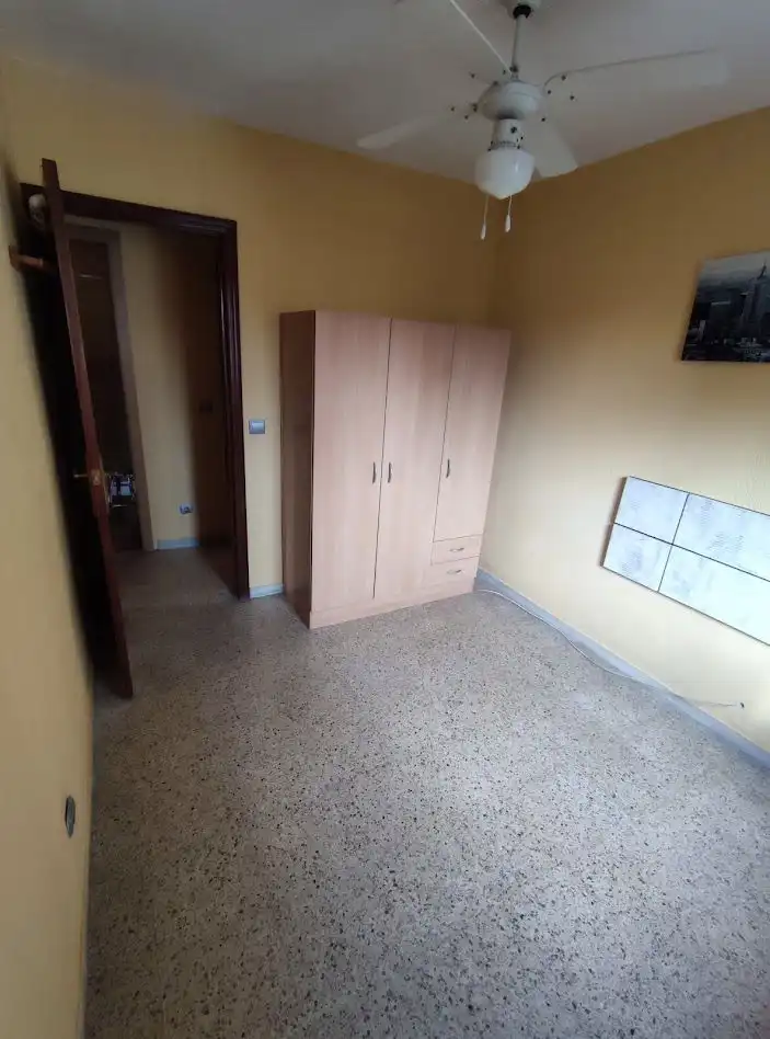 Bedroom of Flat for sale in Sevilla  with Air Conditioner and Storage room