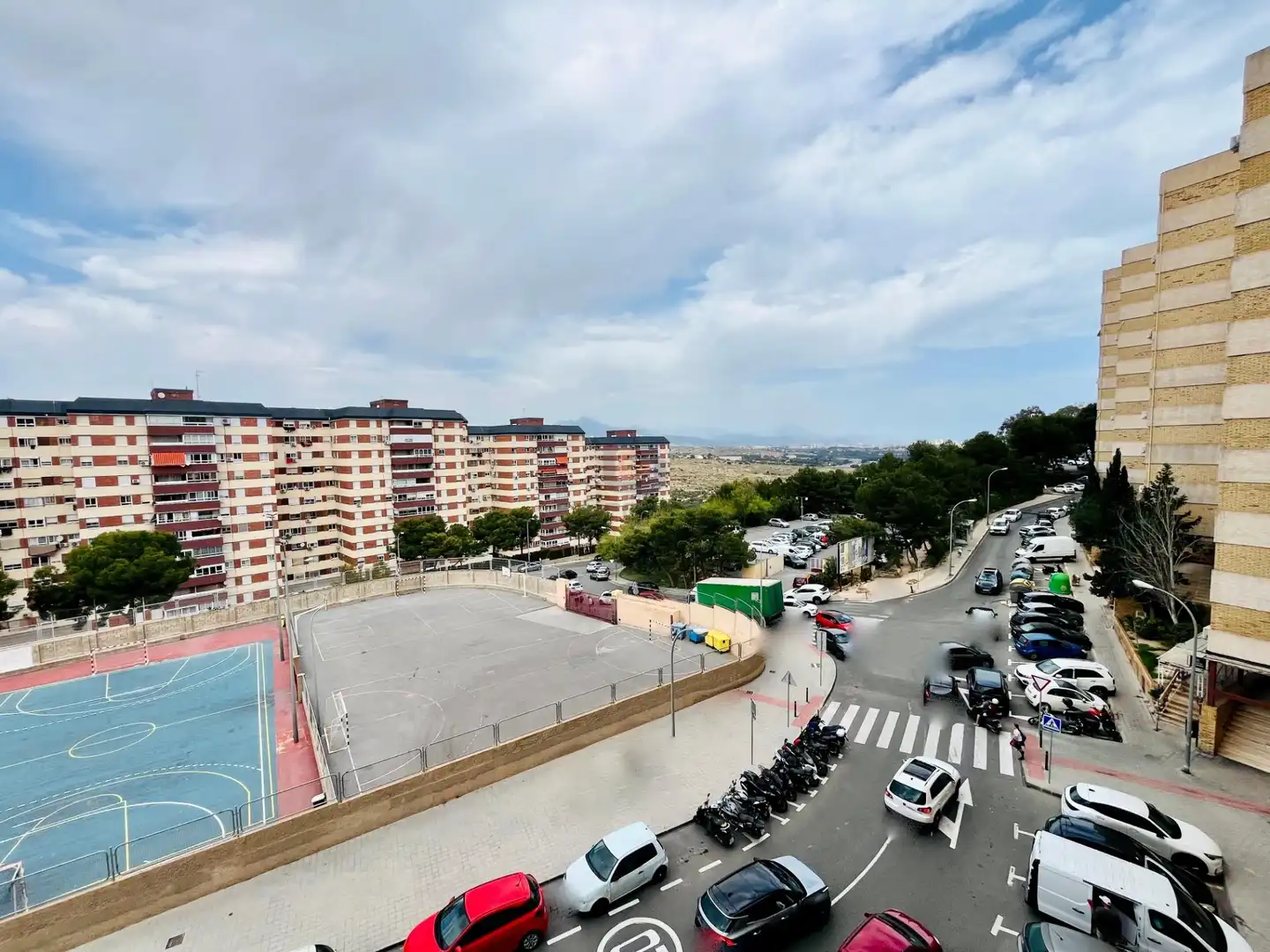 Vista exterior de Piso en venta en Alicante / Alacant con Aire acondicionado, Terraza y Amueblado
