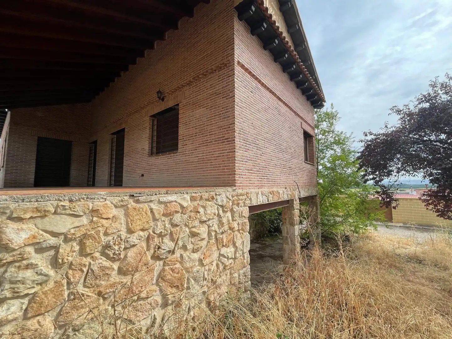 Vista exterior de Casa o xalet en venda en Espinosa de Henares amb Calefacció, Jardí privat i Terrassa