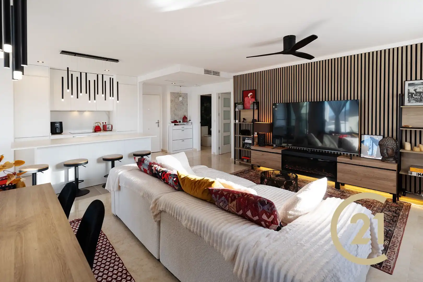 Sala de estar de Casa adosada en venta en Ojén con Aire acondicionado, Calefacción y Jardín privado