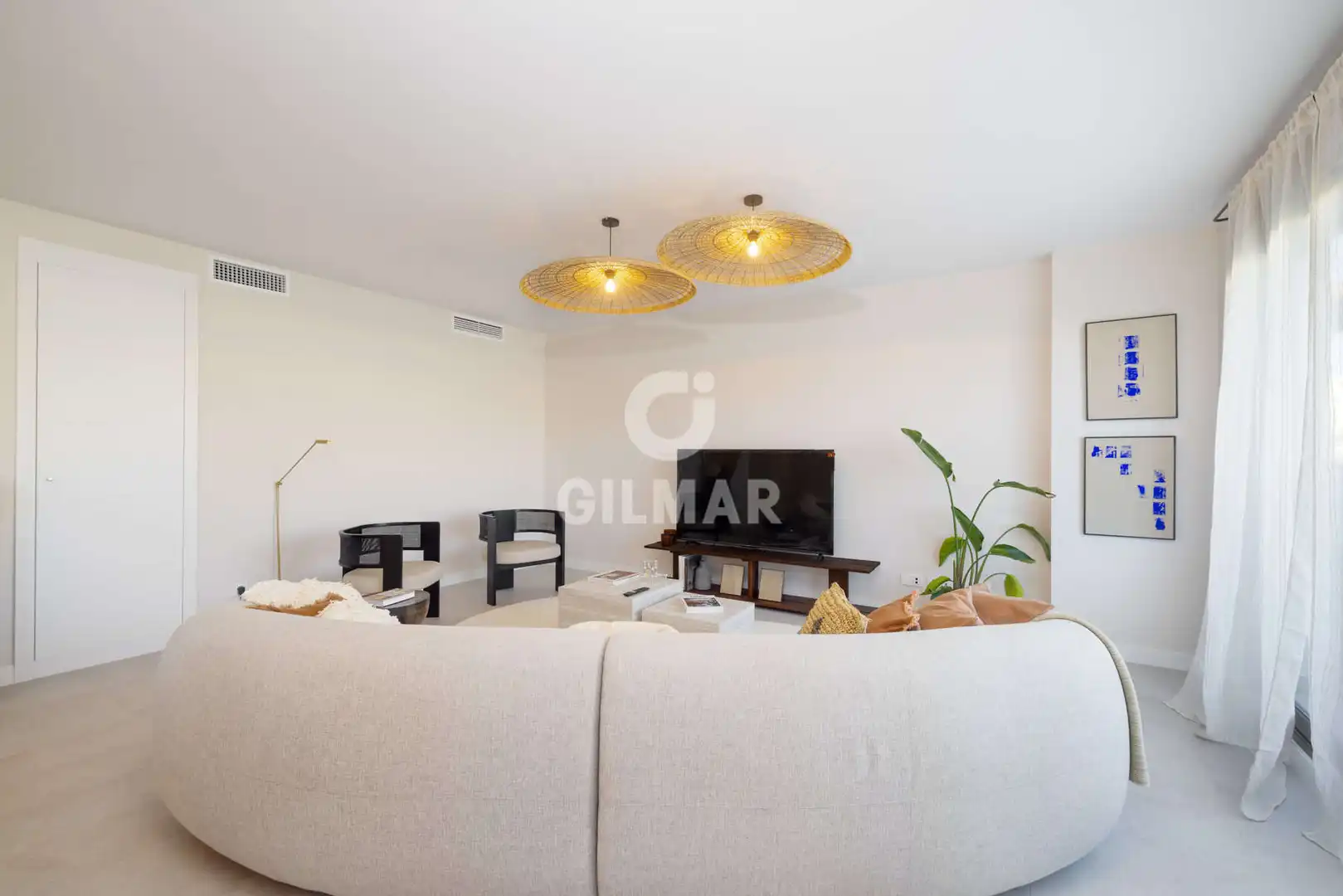 Sala de estar de Ático en venta en Estepona con Calefacción, Trastero y Piscina