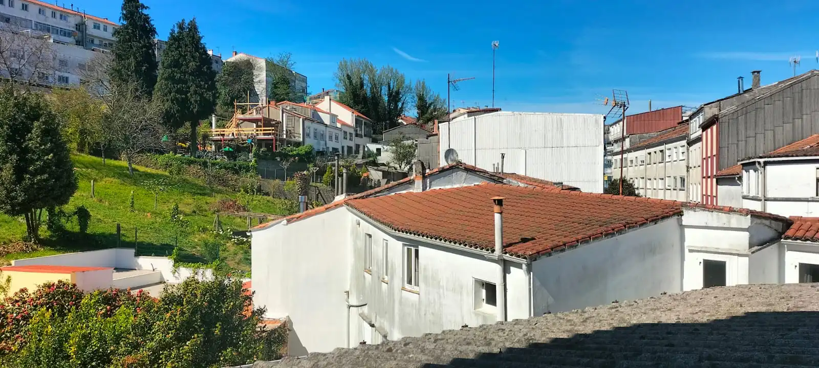 Vista exterior de Ático en venta en Santiago de Compostela  con Terraza y Balcón