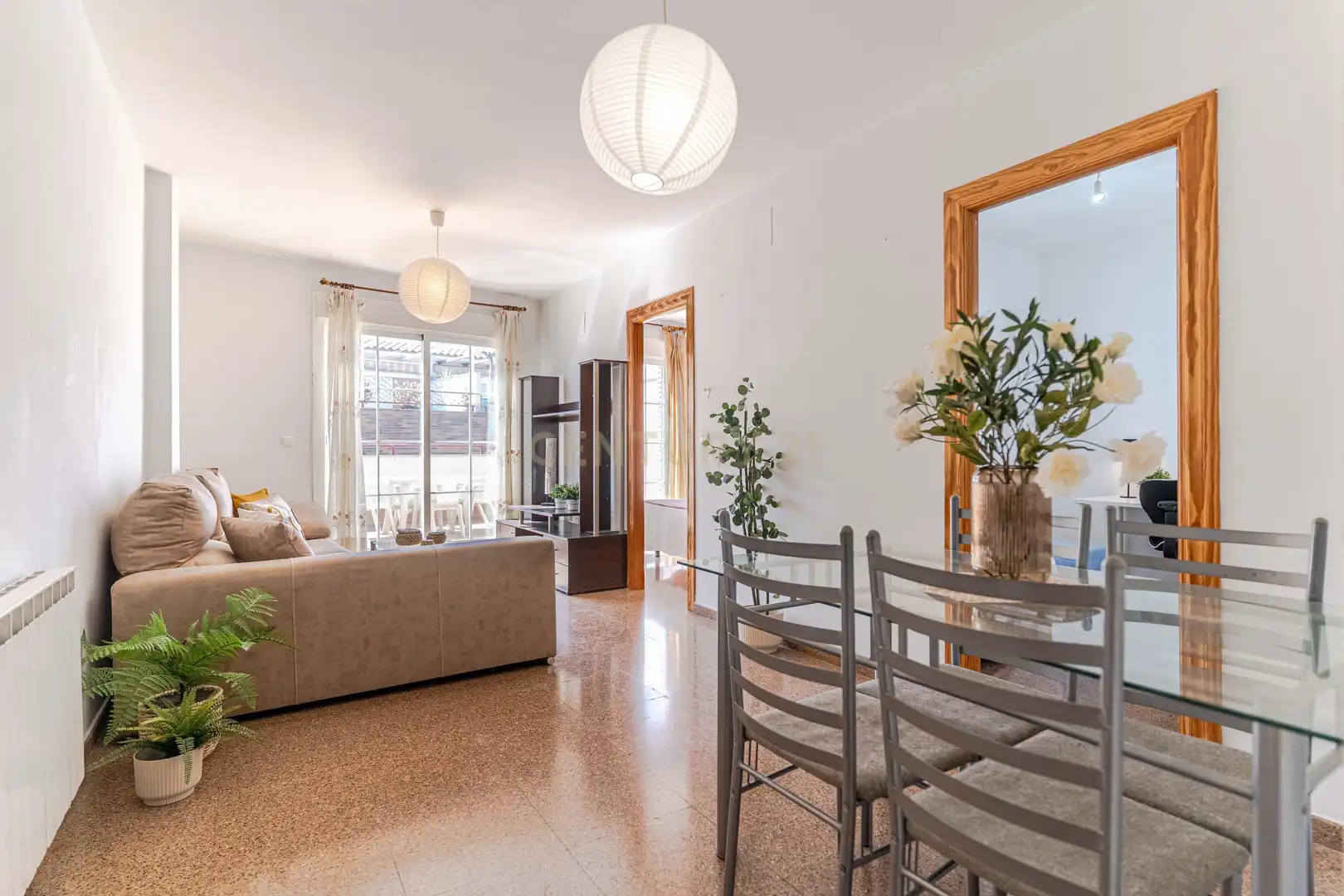 Sala d'estar de Apartament en venda en Churriana de la Vega amb Jardí privat i Piscina comunitària