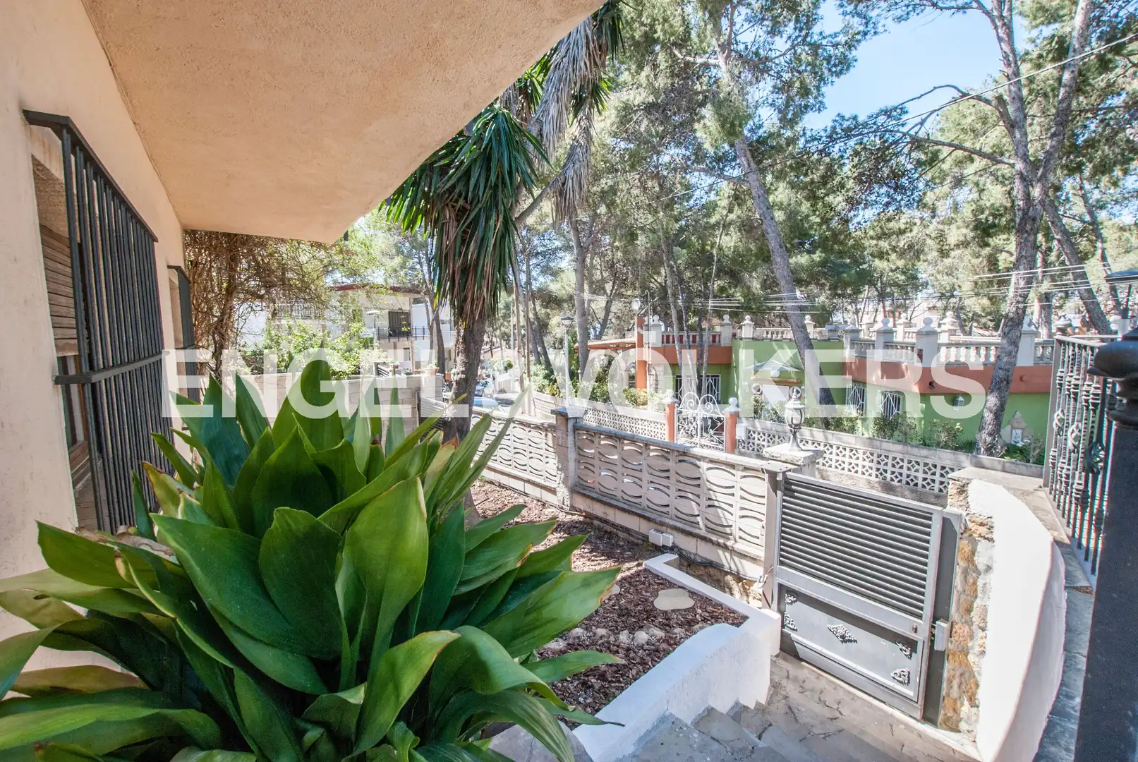 Vista exterior de Casa o xalet en venda en Salou amb Aire condicionat, Jardí privat i Parquet