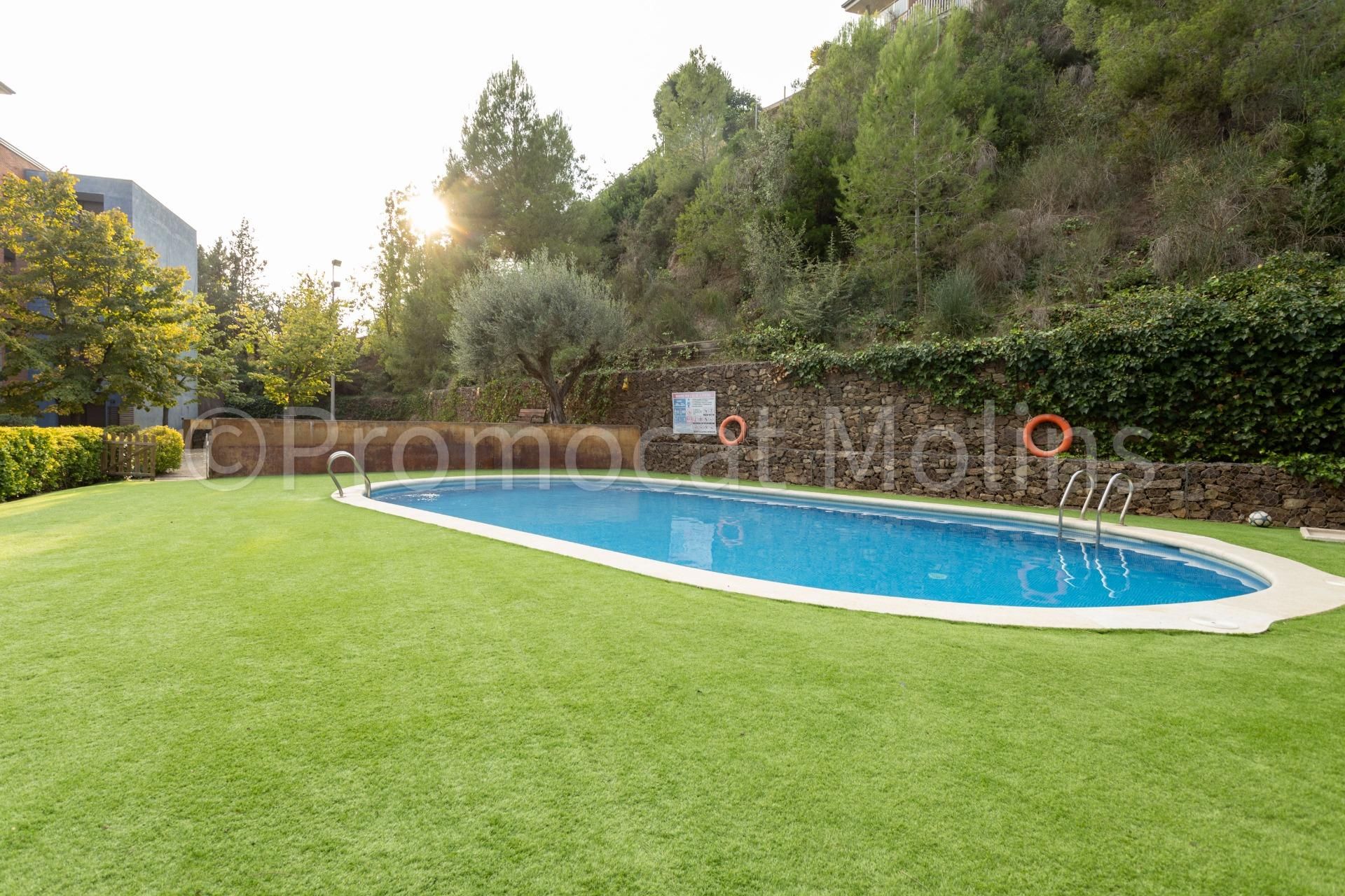 Piscina de Ático en venta en Molins de Rei con Aire acondicionado, Calefacción y Terraza