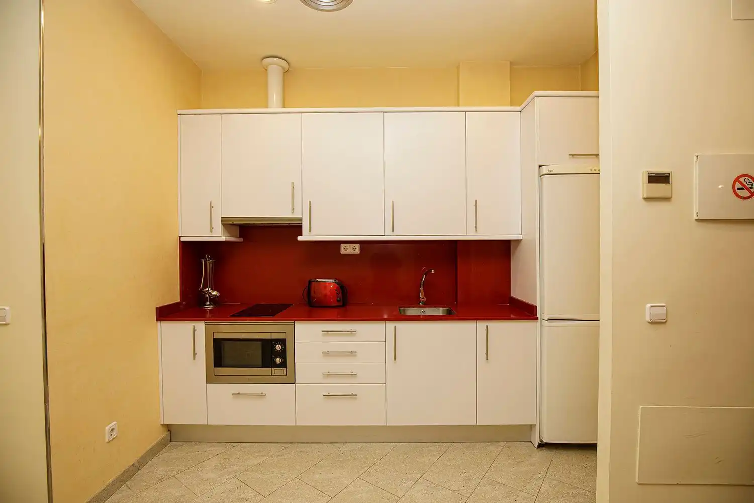 Kitchen of Flat for rent in Girona  with Air Conditioner and Terrace