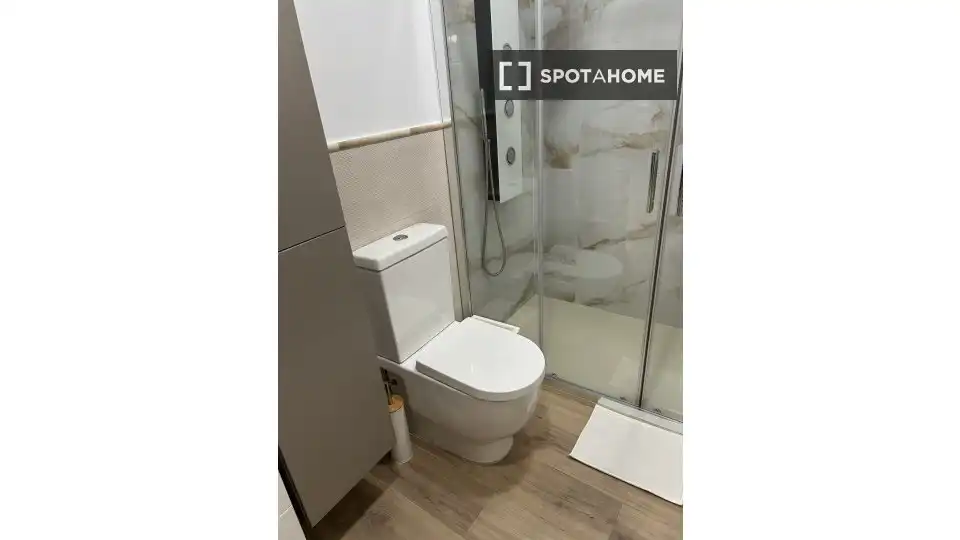 Baño de Apartamento para compartir en Sevilla con Aire acondicionado, Terraza y Amueblado