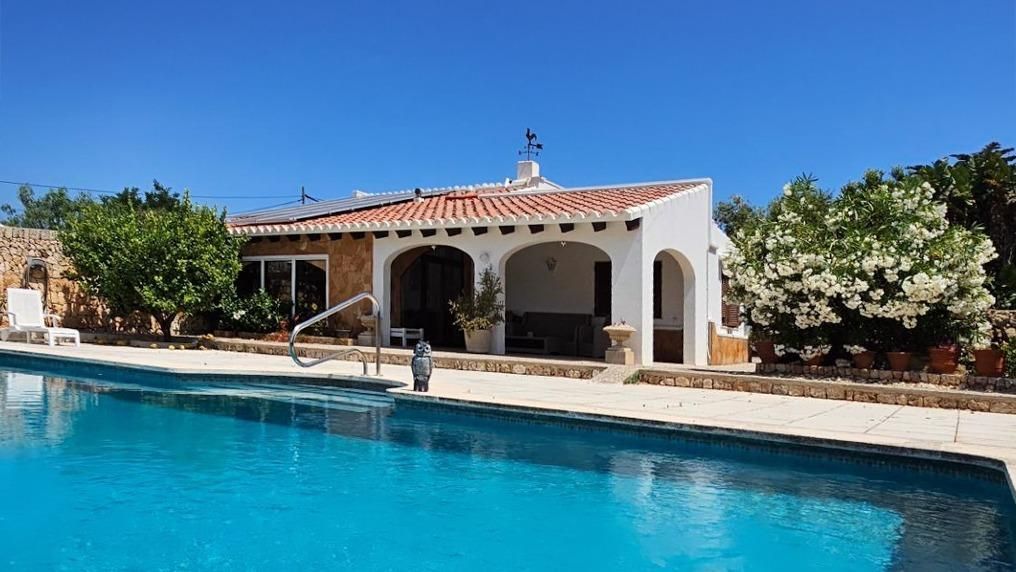Piscina de Casa o xalet en venda en Sant Lluís amb Aire condicionat, Calefacció i Jardí privat