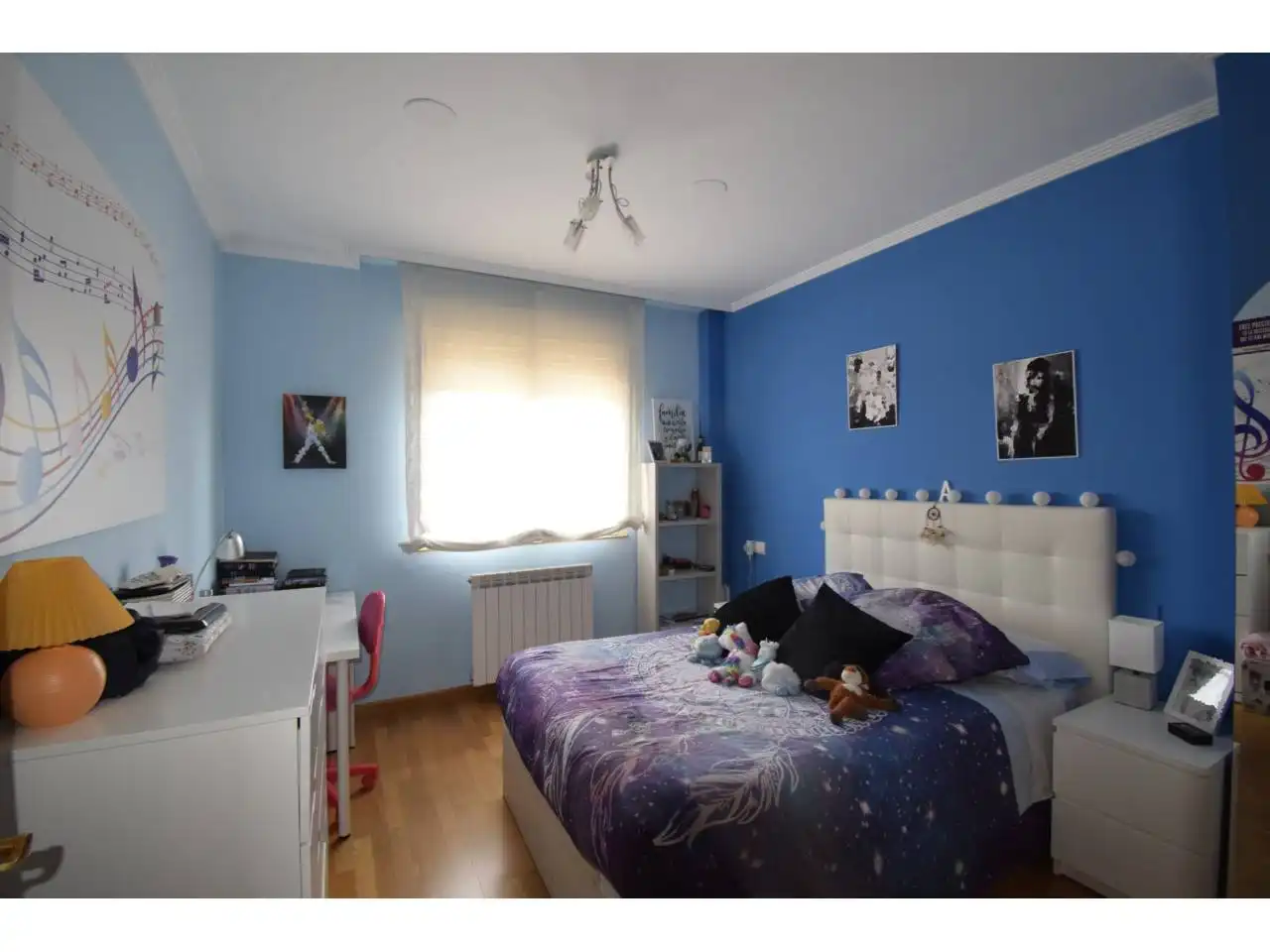 Dormitori de Casa o xalet en venda en León Capital  amb Calefacció, Parquet i Terrassa