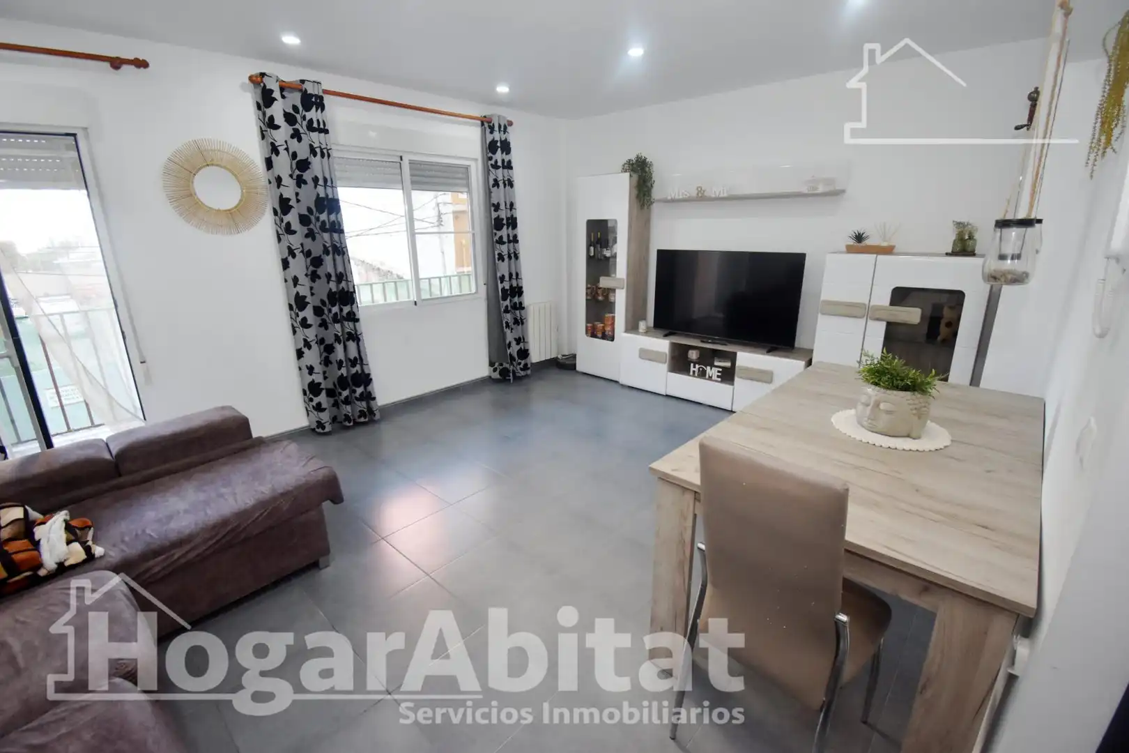 Sala d'estar de Pis en venda en Castellón de la Plana / Castelló de la Plana amb Calefacció, Terrassa i Moblat