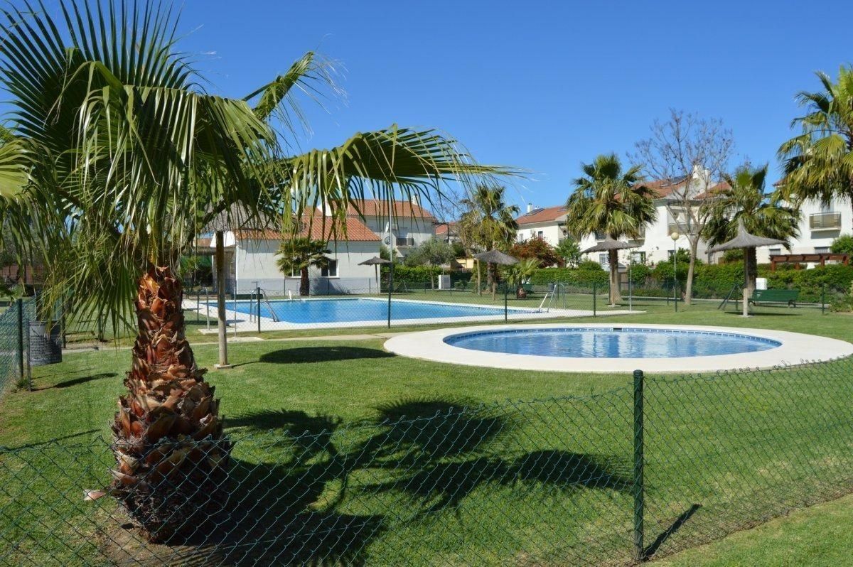 Single-family semi-detached for sale in Puertas del sur - Guadabajaque