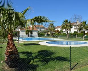 Piscina de Casa adosada en venda en Jerez de la Frontera amb Aire condicionat, Jardí privat i Terrassa