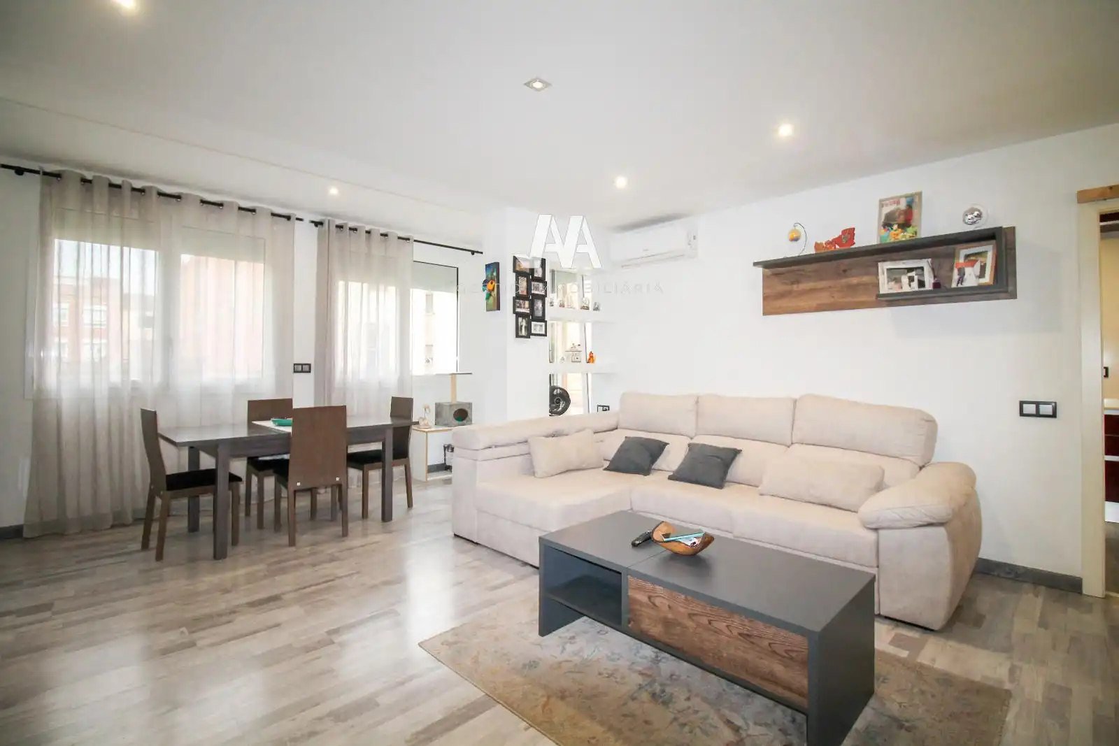 Piso con terraza en venta en El Poble Sec, imagen 2