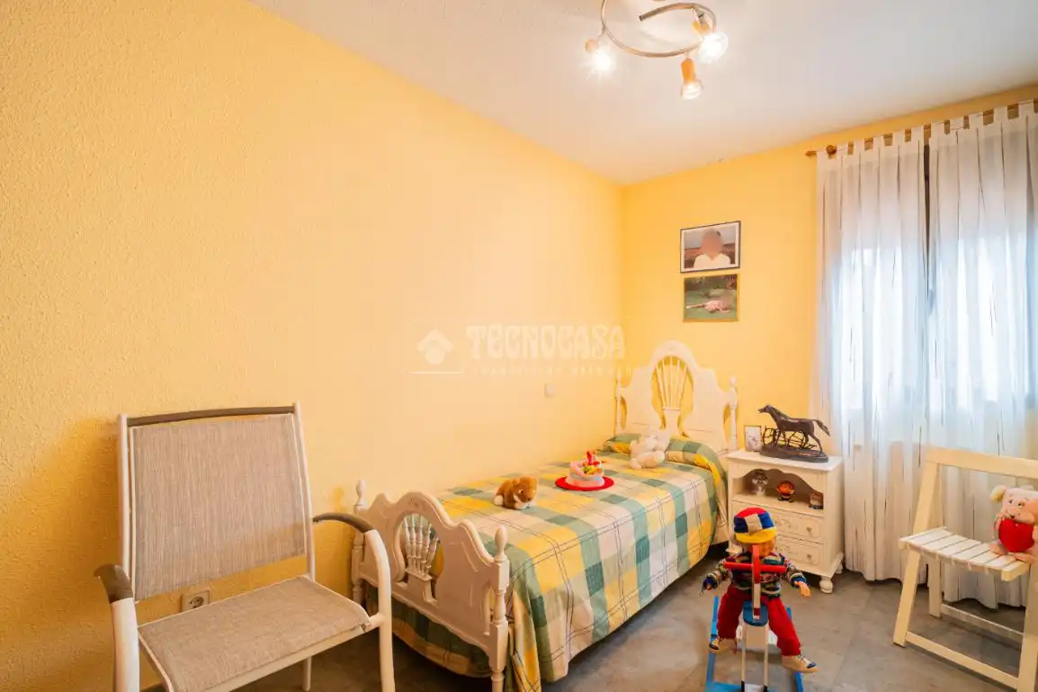 Habitación de Casa adosada en venta en Arganda del Rey con Aire acondicionado y Amueblado