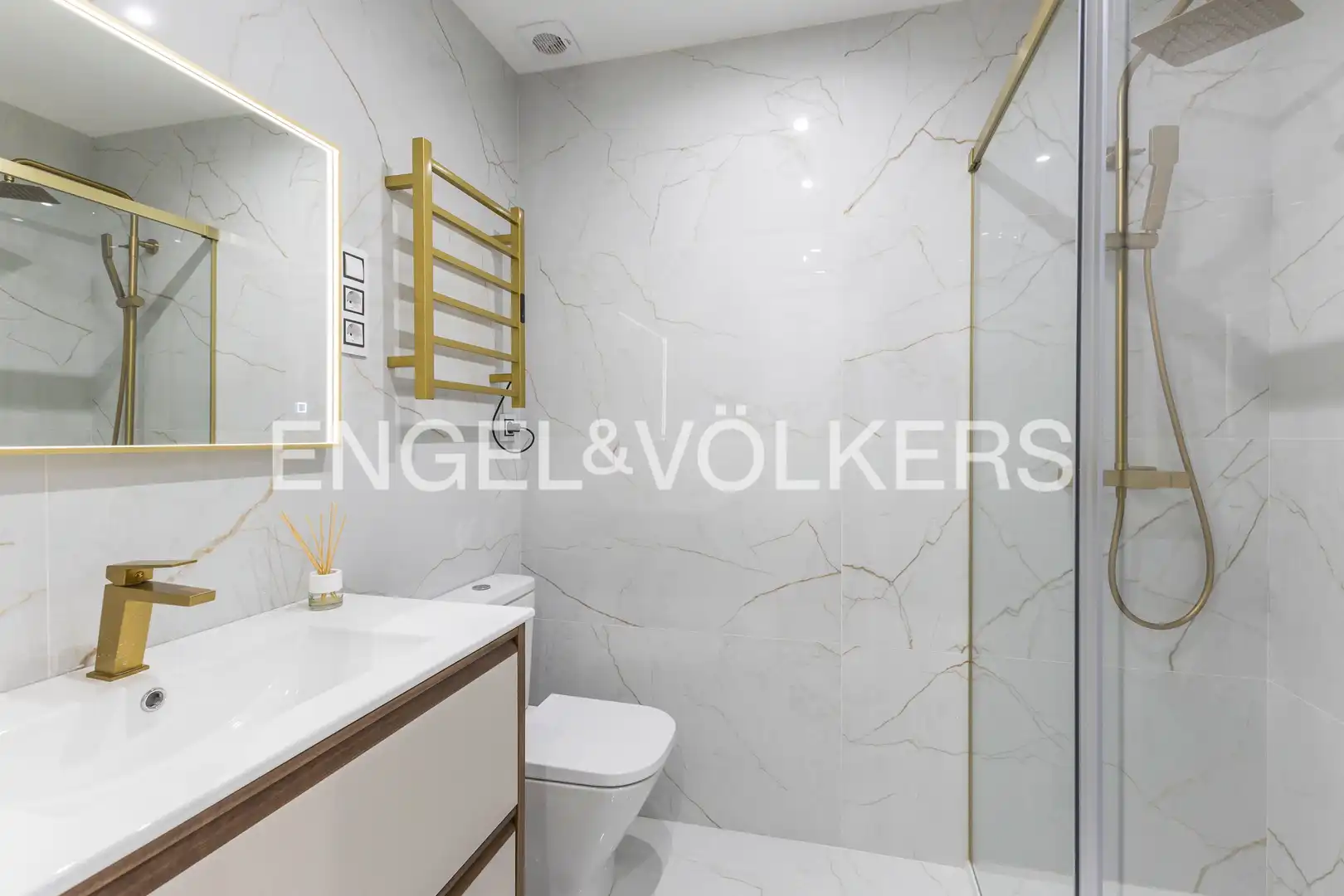 Baño de Piso de alquiler en Madrid con Aire acondicionado y Calefacción
