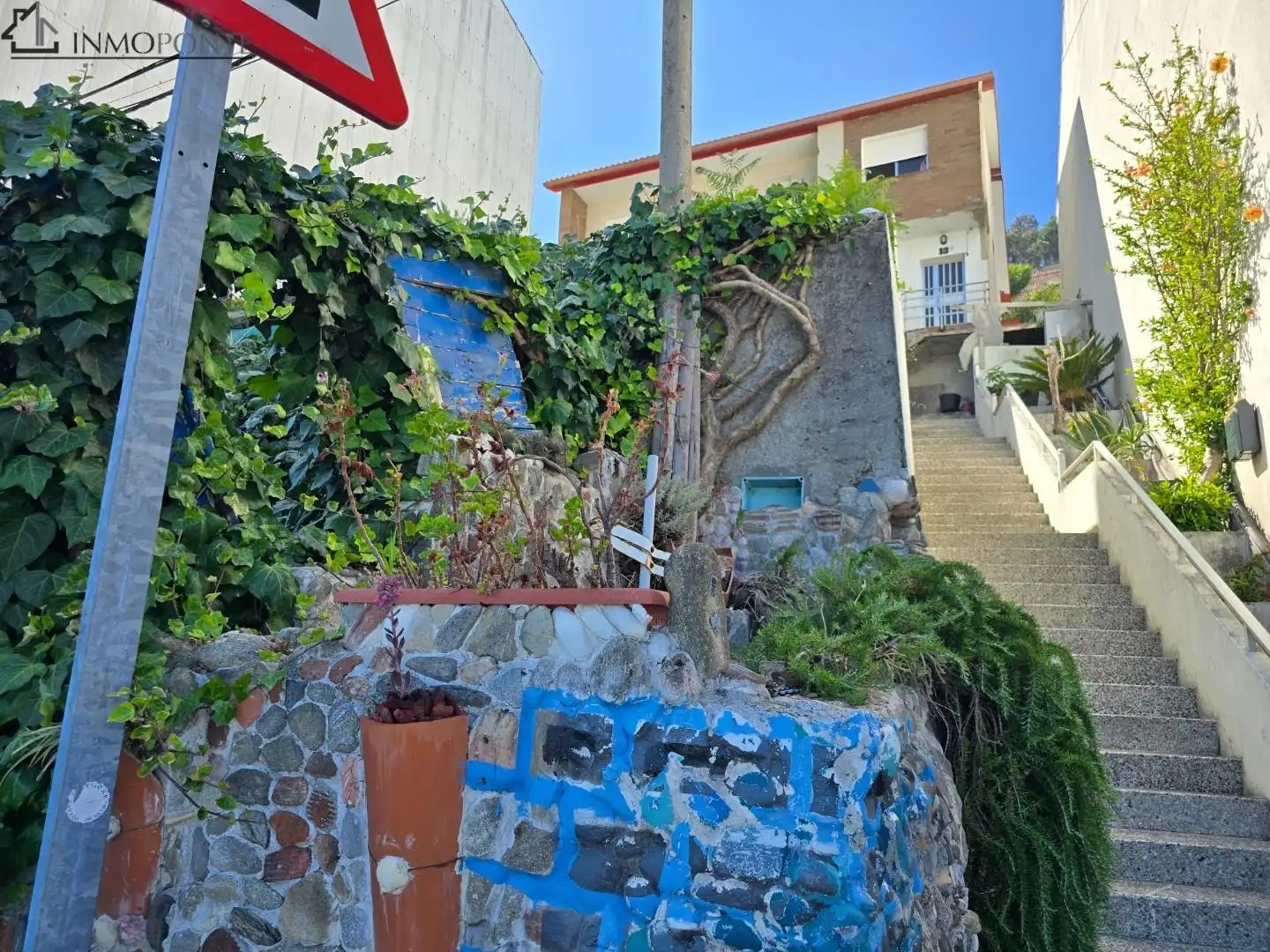Vista exterior de Casa o xalet en venda en Poio amb Jardí privat