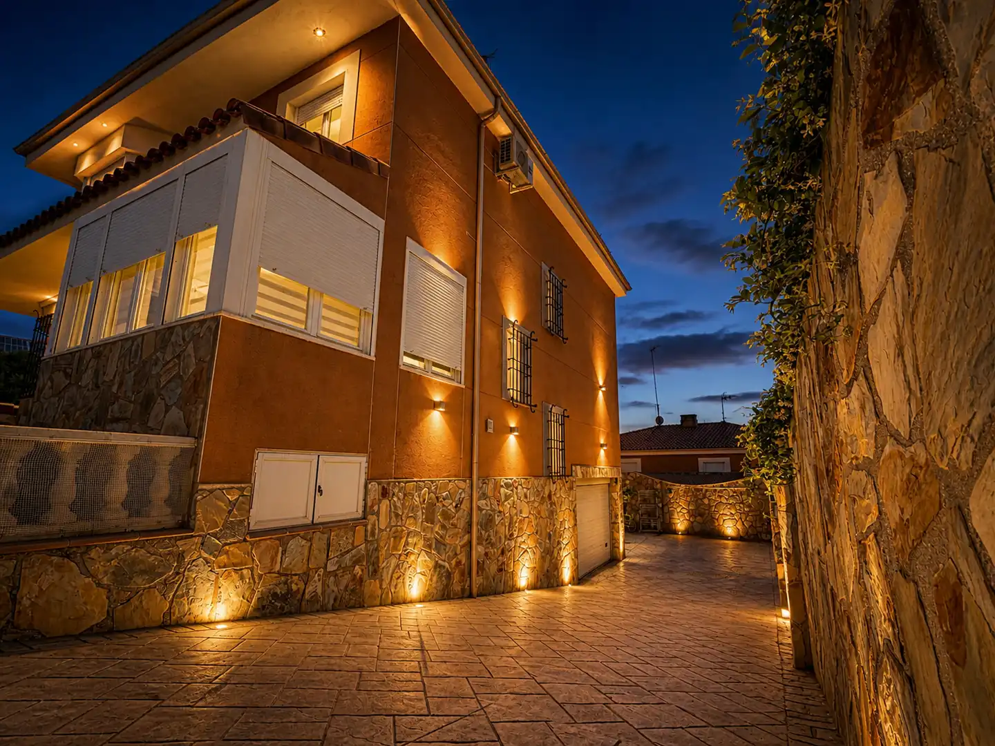 Vista exterior de Casa o chalet en venta en Serranillos del Valle con Aire acondicionado, Calefacción y Jardín privado