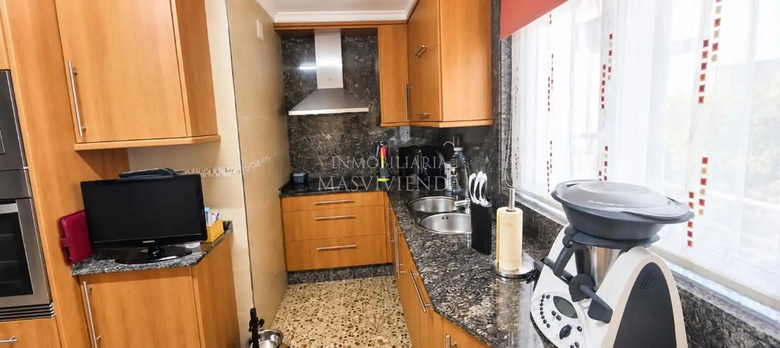 Küche von Wohnung zum Verkauf in Vigo  mit Terrasse und Abstellraum