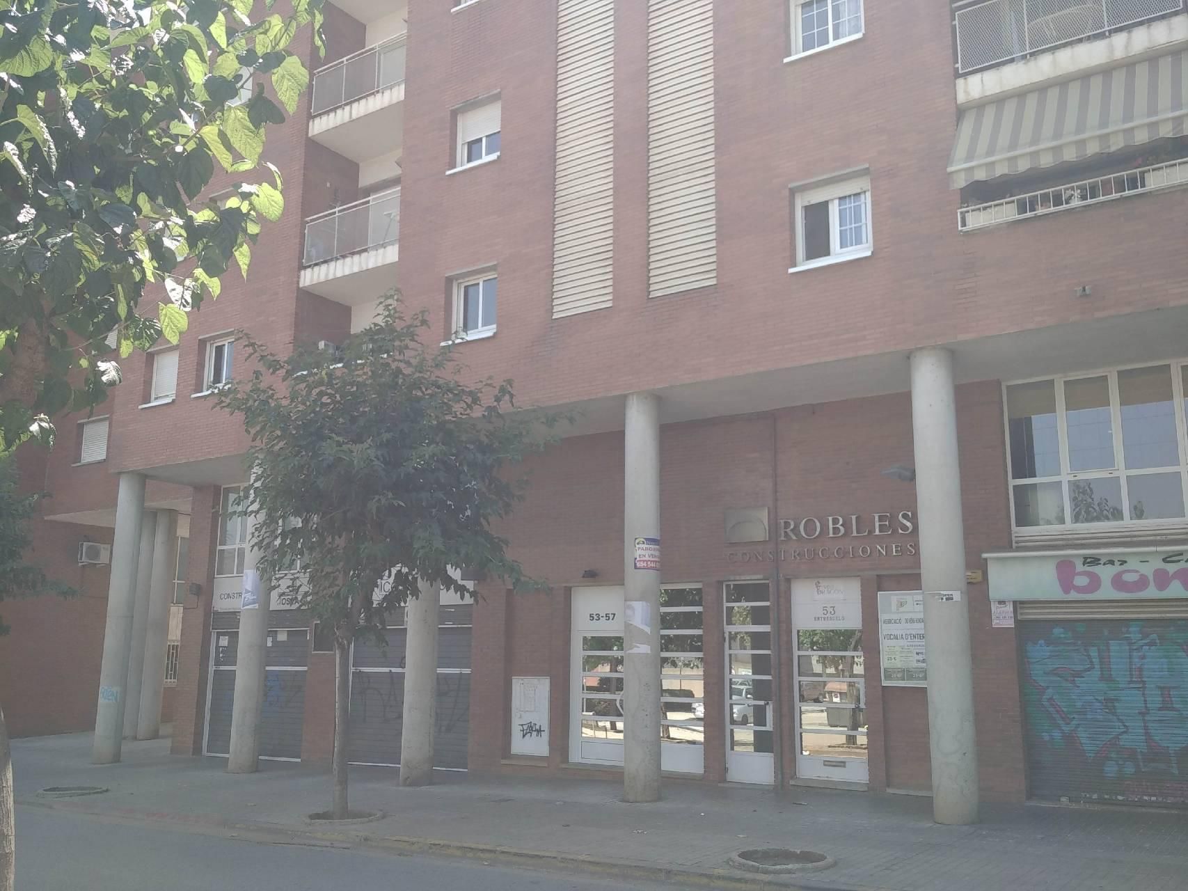 Vista exterior de Local en venda en Sabadell