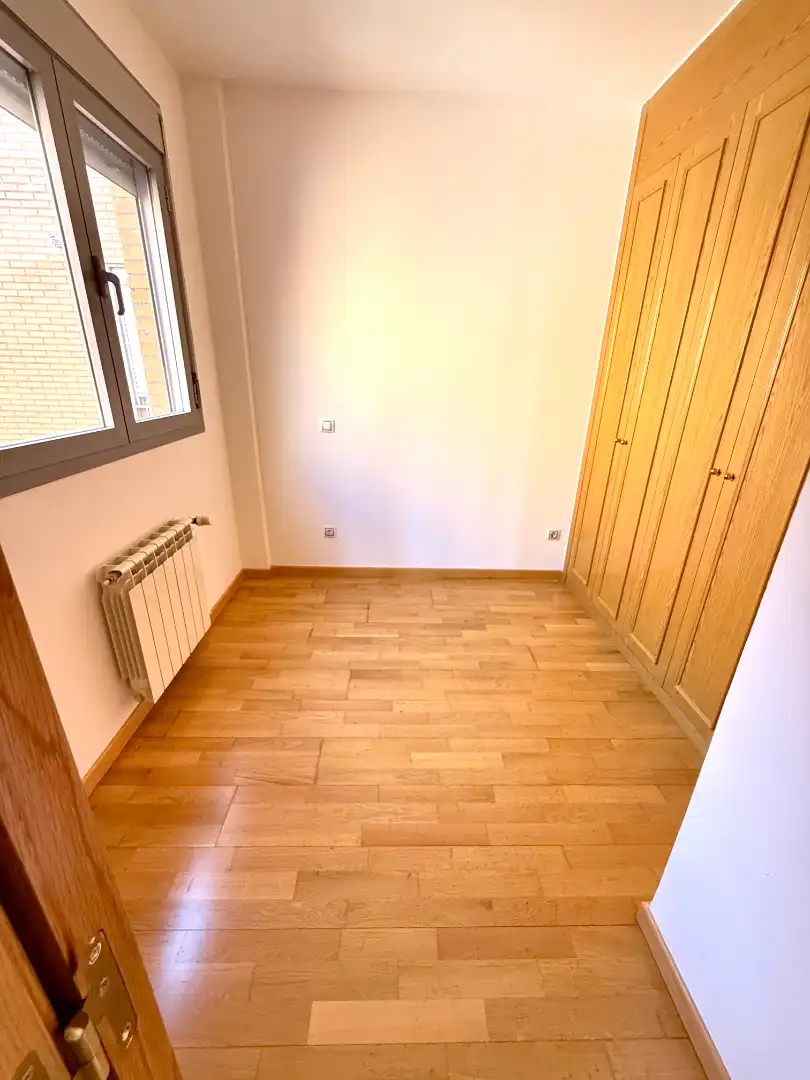 Schlafzimmer von Dachboden zur Miete in Guadalajara mit Klimaanlage, Heizung und Terrasse