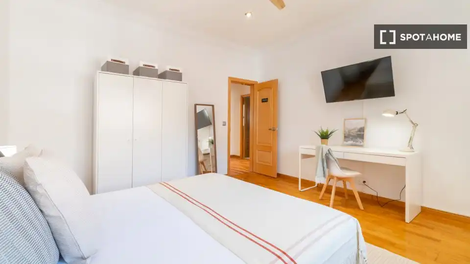 Room in Les Tres Torres