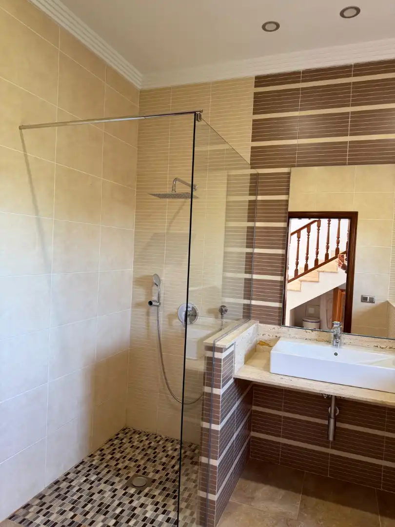 Baño de Finca rústica de alquiler en Manacor con Aire acondicionado, Calefacción y Jardín privado