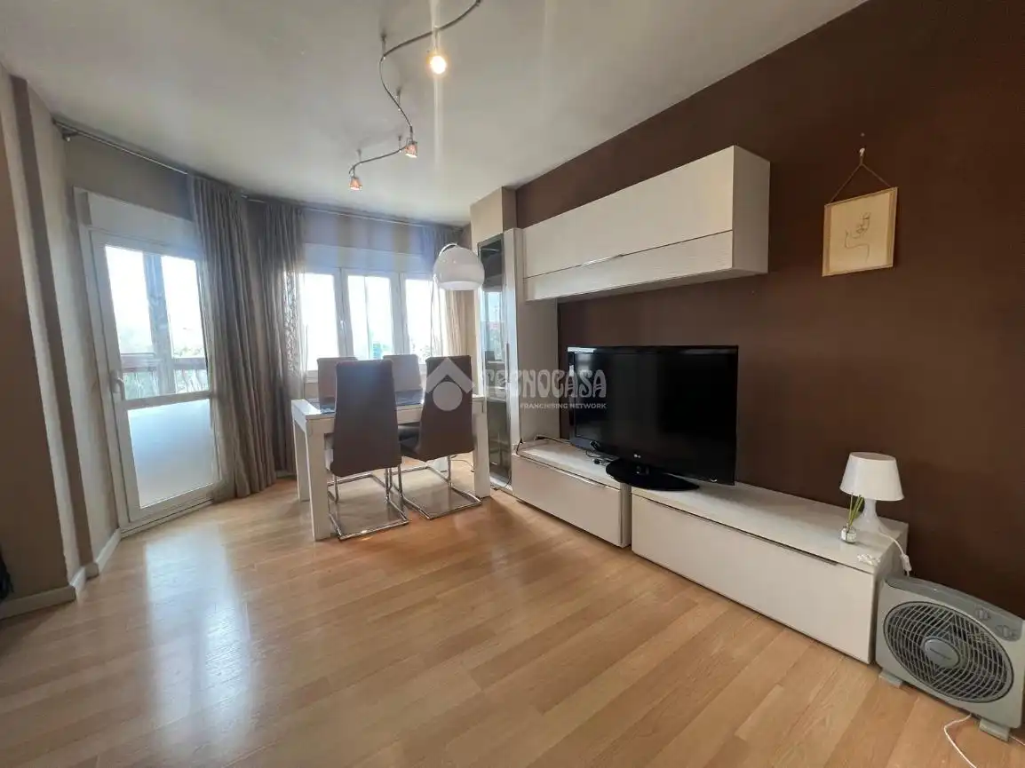 Living room of Flat for sale in Zaragoza  with Heating, Terrace and Furnished