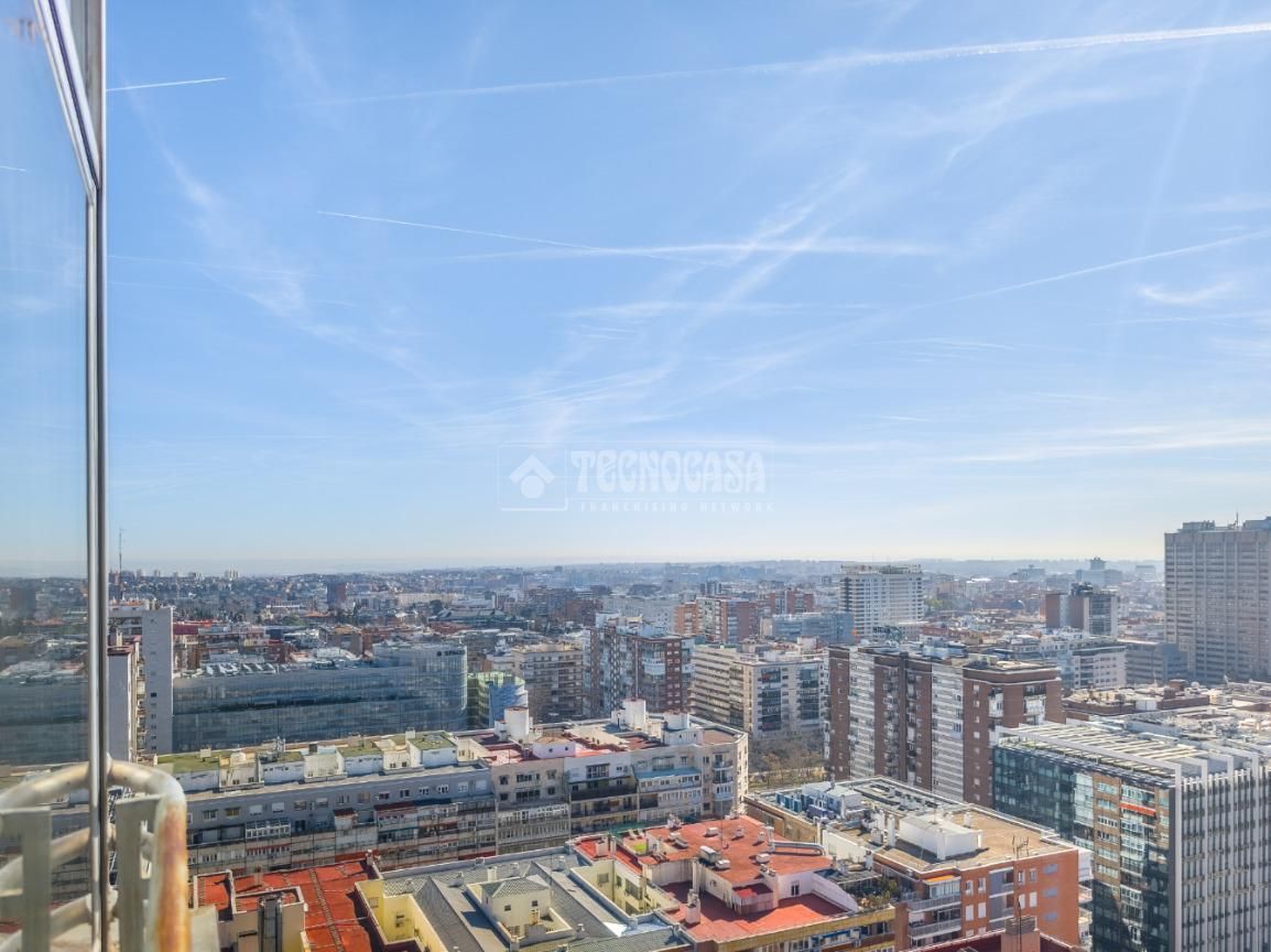 Exterior view of Flat for sale in  Madrid Capital  with Heating