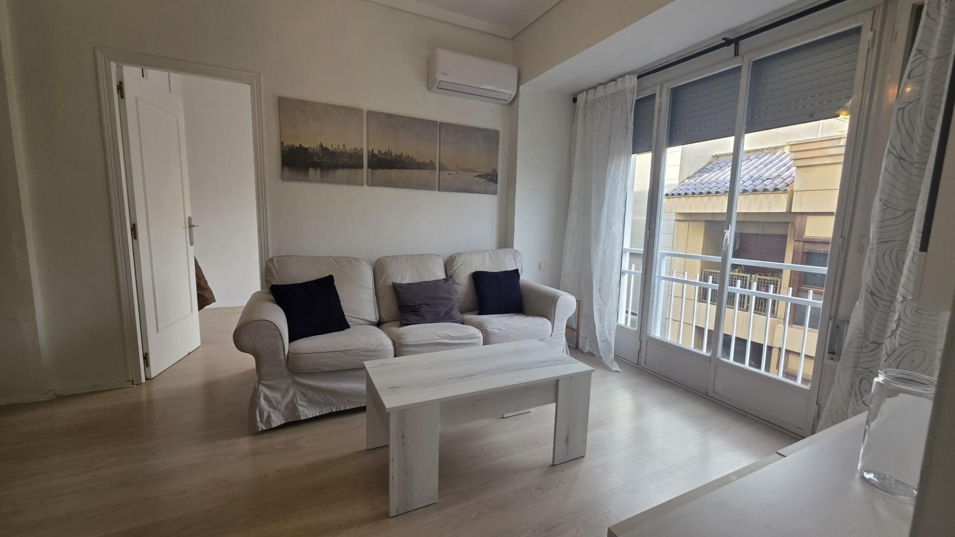 Living room of Flat to rent in Elche / Elx  with Air Conditioner, Heating and Balcony
