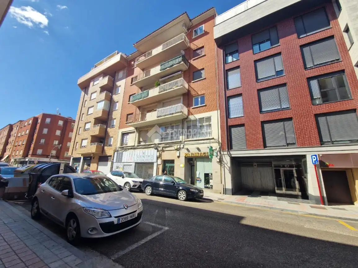Vista exterior de Piso en venta en Palencia con Aire acondicionado, Calefacción y Parquet