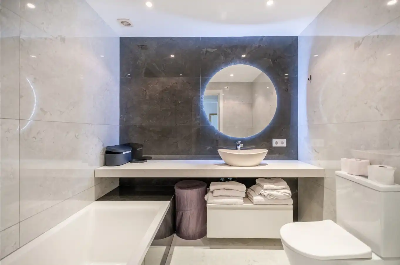 Badezimmer von Wohnung zum Verkauf in Marbella mit Klimaanlage, Heizung und Privatgarten