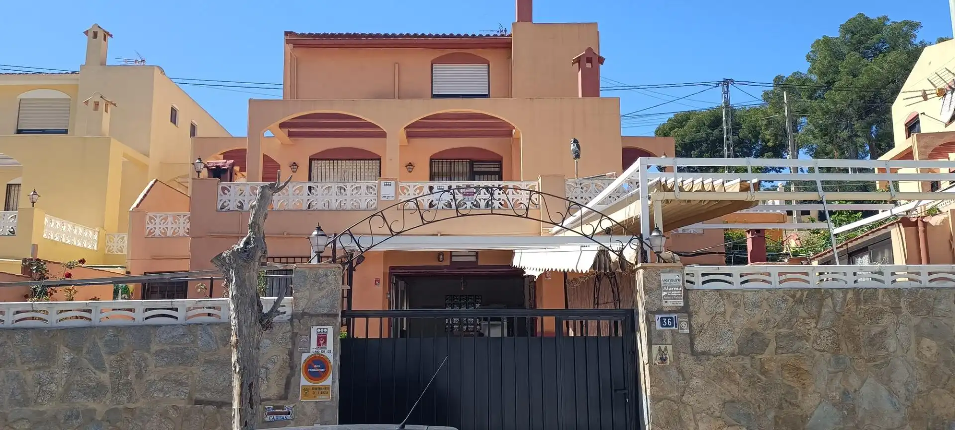 Vista exterior de Casa o chalet en venta en La Nucia con Aire acondicionado, Jardín privado y Terraza