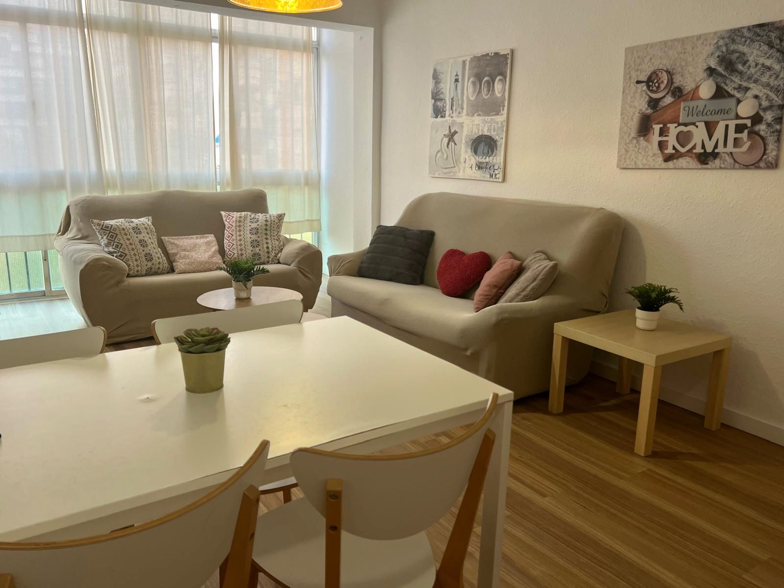 Sala d'estar de Pis de lloguer en  Valencia Capital amb Aire condicionat, Parquet i Moblat