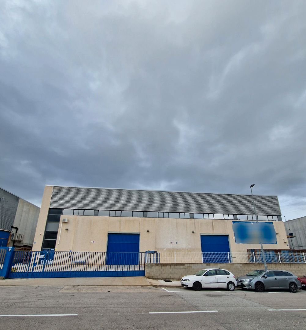 Vista exterior de Nau industrial de lloguer en Sant Esteve Sesrovires amb Calefacció