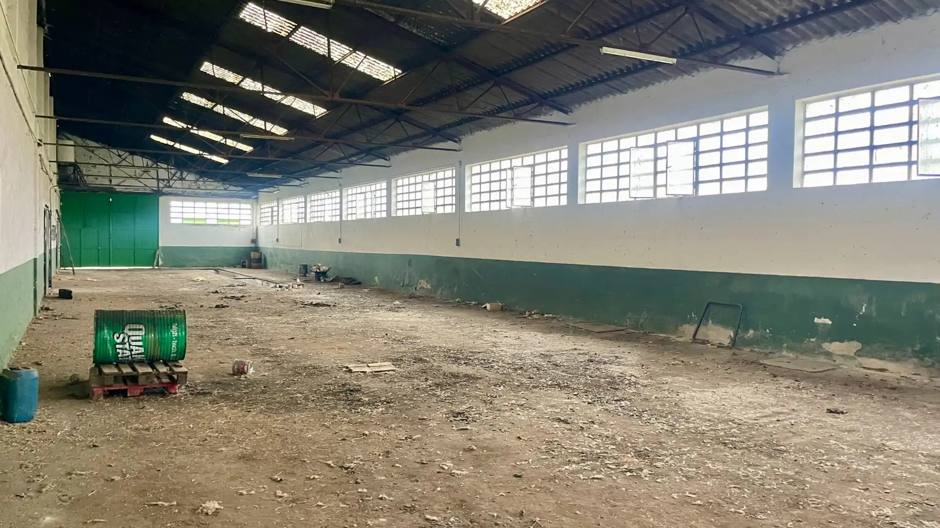 Vista exterior de Nave industrial en venta en Ponferrada