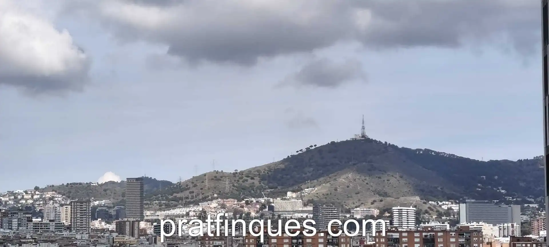 Außenansicht von Wohnung zum Verkauf in L'Hospitalet de Llobregat mit Klimaanlage, Heizung und Parkett